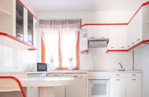 Sanxenxo House | Holiday Home in Sanxenxo Near Beach