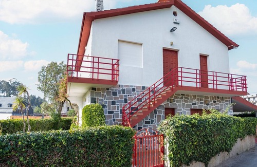 Sanxenxo House | Holiday Home in Sanxenxo Near Beach