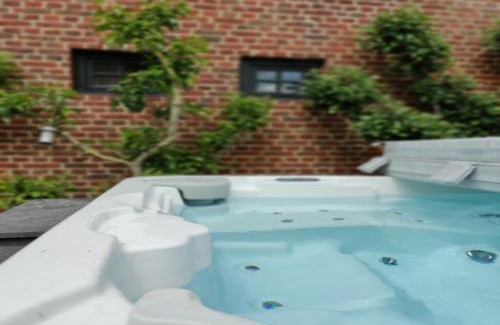Pittem House | Holiday home in West Flanders with garden and bubble bath