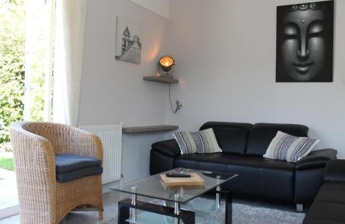 Wemeldinge House | Holiday Home in Zeeland with Garden