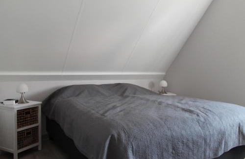 Wemeldinge House | Holiday Home in Zeeland with Garden