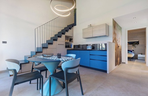 Tremosine House | Holiday Home 'Appartamento Indaco' with Mountain View, Private Terrace and Wi-Fi