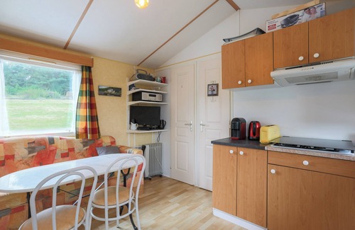 Caurel House | Holiday Home 'Joli Mobil-home Guerledan' with Private Terrace and Private Garden