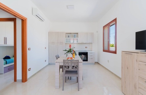Boncore Apartment | Holiday Home 'Jox House 101' with Shared Pool, Wi-Fi and Air Conditioning