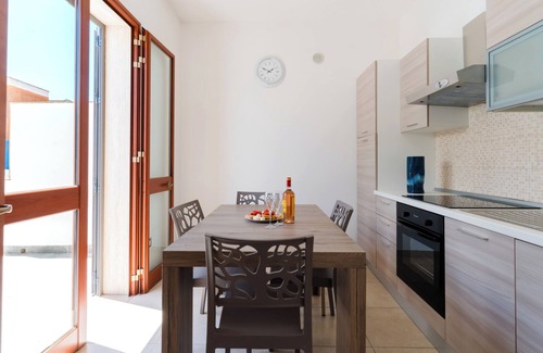 Boncore Apartment | Holiday Home 'Jox House 102' with Shared Pool, Wi-Fi and Air Conditioning
