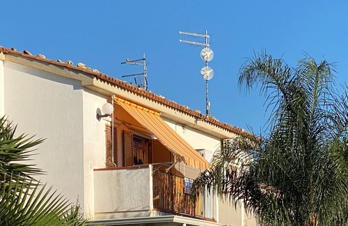 Ragusa House | Holiday Home "Kastalia - Blu" with Sea View, Shared Pool & Wi-Fi