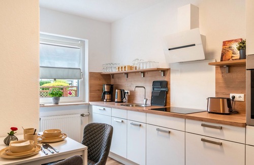 Neuengroden House | Holiday Home 'Kuh' with Shared Terrace, Balcony and Wi-Fi