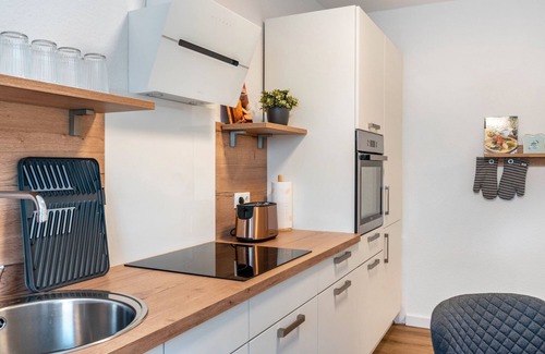 Neuengroden House | Holiday Home 'Kuh' with Shared Terrace, Balcony and Wi-Fi