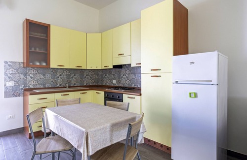 Mazara del Vallo Apartment | Holiday Home 'La Perla Di Mare - Perla 4' with Shared Pool, Wi-Fi and Air Conditioning