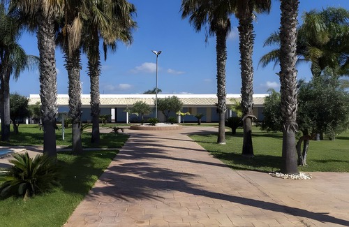 Mazara del Vallo Apartment | Holiday Home 'La Perla Di Mare - Perla 1' with Shared Pool, Wi-Fi and Air Conditioning