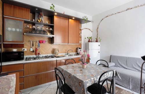 Ercolano House | Holiday Home 'La Casa Di Giulia' with Sea View, Wi-Fi and Air Conditioning