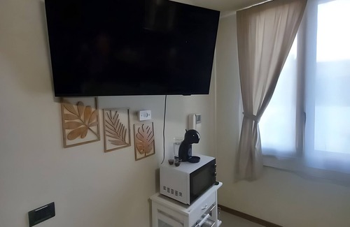 Stabbia House | Holiday Home 'La Casa Di Leo' with Balcony, Wi-Fi and Air Conditioning