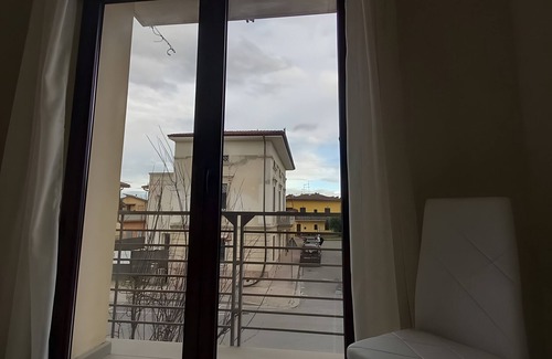 Stabbia House | Holiday Home 'La Casa Di Leo' with Balcony, Wi-Fi and Air Conditioning