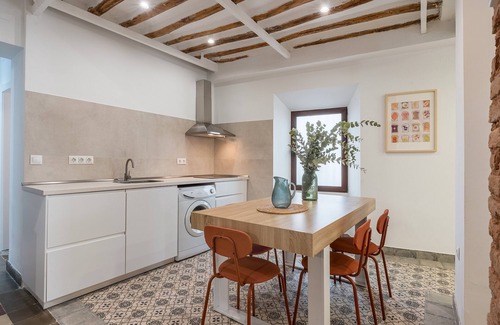 La Zubia House | Holiday Home 'La Casa Real' with Mountain View, Wi-Fi and Air Conditioning