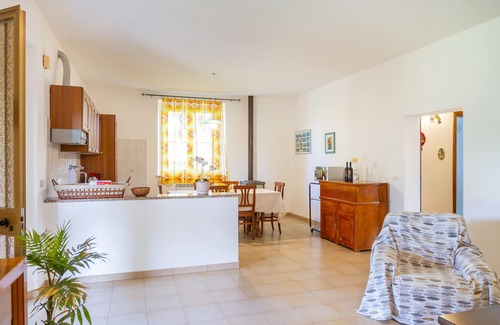 Campagnatico House | Holiday Home La Fondona with Terrace, Shared Garden & Wi-Fi