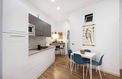 Posillipo House | Holiday Home 'La Gioia' with Wi-Fi and Air Conditioning