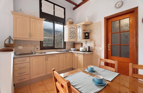 Hermigua House | Holiday Home 'La Huerta' with Mountain View, Private Terrace and Wi-Fi