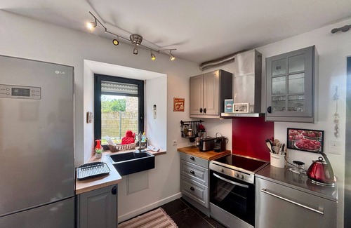 Kerroch House | Holiday Home 'La Kervernoïse' with Shared Terrace, Private Garden and Wi-Fi