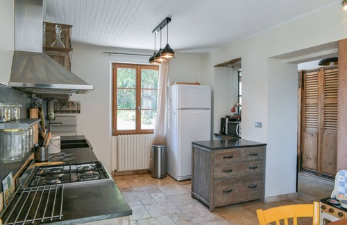 Saint-Bueil House | Holiday Home 'La Maison Dauphinoise' with Mountain View, Wi-Fi and Air Conditioning