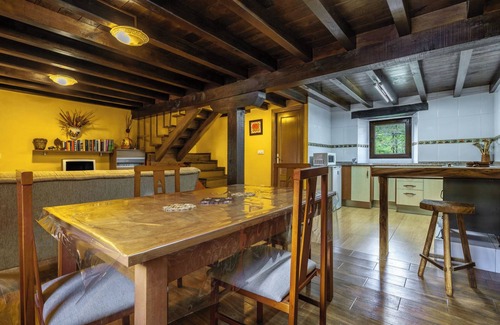 Selaya House | Holiday Home 'La Plazuca Cerrucao' with Mountain View and Shared Garden