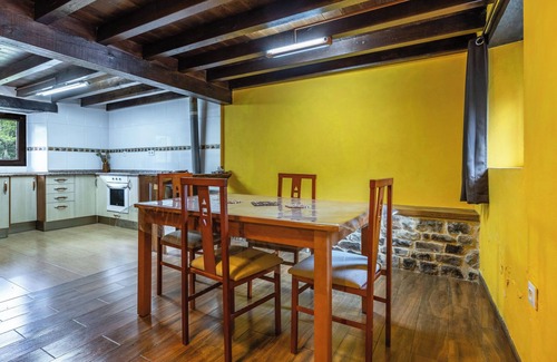 Selaya House | Holiday Home 'La Plazuca Cerrucao' with Mountain View and Shared Garden