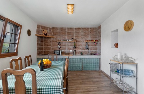Artenara House | Holiday Home 'La Umbría' with Mountain Views, Private Terrace and Wi-Fi