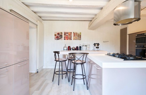 Chapdeuil House | Holiday Home – Large Bastide in Chapdeuil, Heated Pool & Comfort for 16 Guests