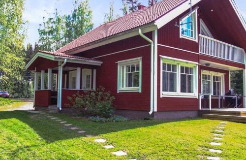Iltasmaki House | Holiday Home Lauttavalkama by Interhome