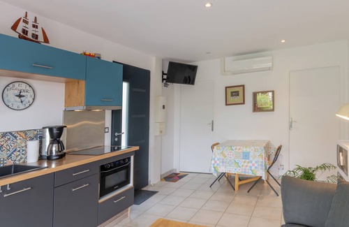 Payzac House | Holiday Home 'Le Pequelet' with Shared Pool, Wi-Fi and Air Conditioning