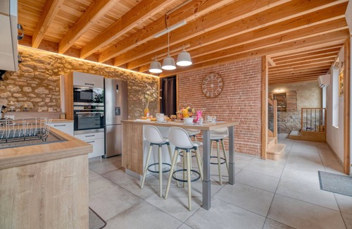 Caraman House | Holiday Home 'Les Echaunes' with Private Terrace, Wi-Fi and Air Conditioning