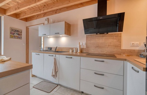 Caraman House | Holiday Home 'Les Echaunes' with Private Terrace, Wi-Fi and Air Conditioning