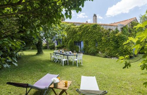 Vaux-sur-Mer House | Holiday Home Les Figuiers by Interhome
