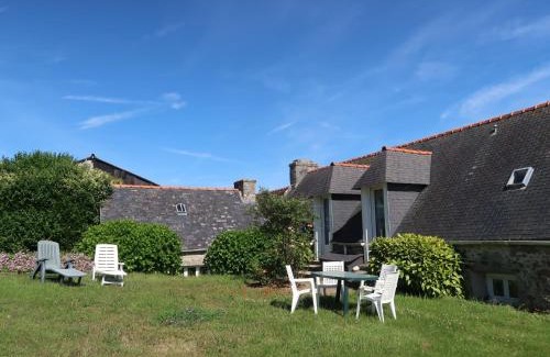 Plozevet House | Holiday Home Les Hortensias - PZV107 by Interhome
