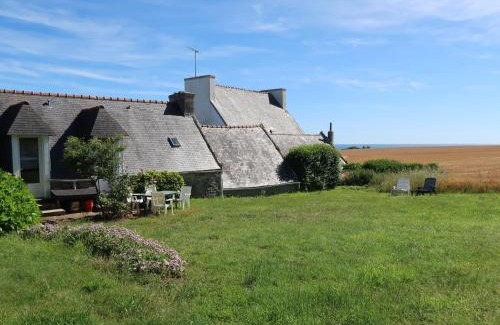 Plozevet House | Holiday Home Les Hortensias - PZV107 by Interhome