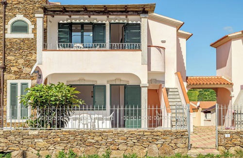 Limpiddu House | Holiday Home 'Limpiddu 1' with Mountain View, Shared Garden and Balcony