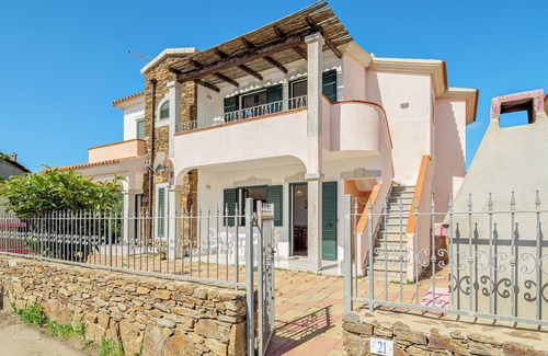Limpiddu House | Holiday Home 'Limpiddu 1' with Mountain View, Shared Garden and Balcony