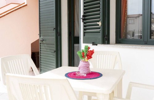 Limpiddu Apartment | Holiday Home 'Limpiddu 5' with Mountain View and Shared Garden