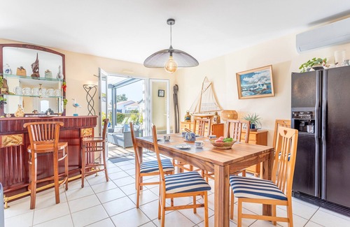 Jard-sur-Mer House | Holiday Home 'Maison Salorge' with Private Pool, Wi-Fi and Air Conditioning