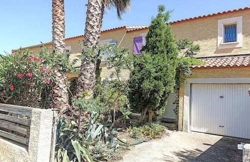 Narbonne-Plage House | Holiday Home Maison des Lauriers by Interhome
