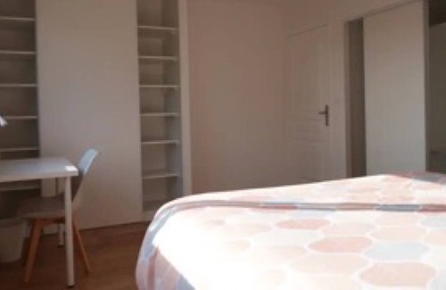Bohars House | Holiday Home 'Maison 8 Pers 1km Du Parc Expo' with Private Terrace, Private Garden and Wi-Fi