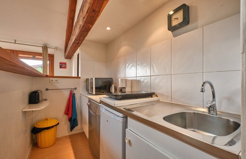 Noyarey House | Holiday Home 'Maison' with Mountain View, Shared Terrace and Wi-Fi