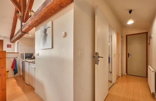 Noyarey House | Holiday Home 'Maison' with Mountain View, Shared Terrace and Wi-Fi