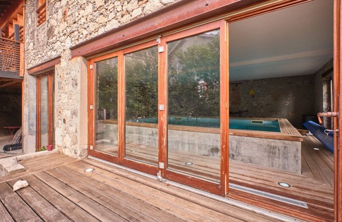 Noyarey House | Holiday Home 'Maison' with Mountain View, Shared Terrace and Wi-Fi