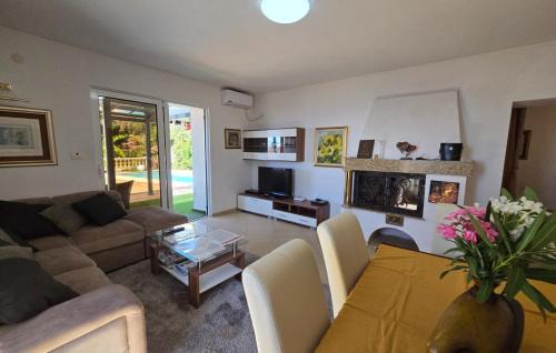 Bregi Villa | Holiday home Marijana by Villas Guide