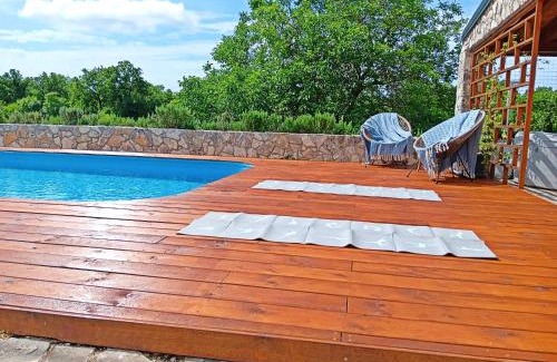 Gornje Planjane House | Holiday Home Marko with football field