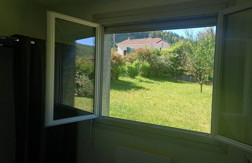 Martignat House | Holiday Home 'Martignat Les Chats' with Private Garden, Wi-Fi and Air Conditioning