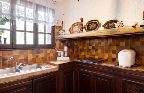 Dolceacqua House | Holiday Home 'Melograno' with Mountain View & Shared Pool