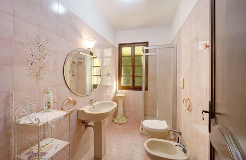 Dolceacqua House | Holiday Home 'Melograno' with Mountain View & Shared Pool