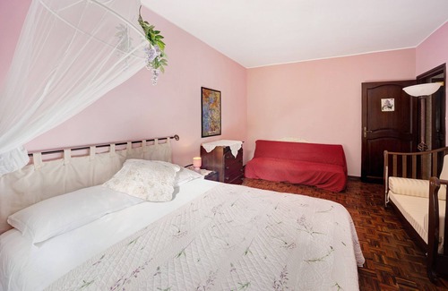 Dolceacqua House | Holiday Home 'Melograno' with Mountain View & Shared Pool