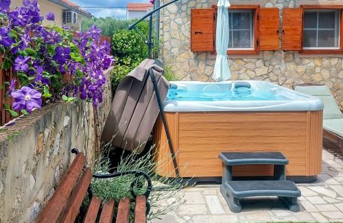Polje House | Holiday Home Mikac by Interhome